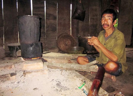 Rùng mình nghe chuyện người đàn ông chuyên ăn chuột bao tử 